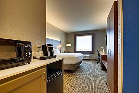 1 King Bed Standard Comm Accessible