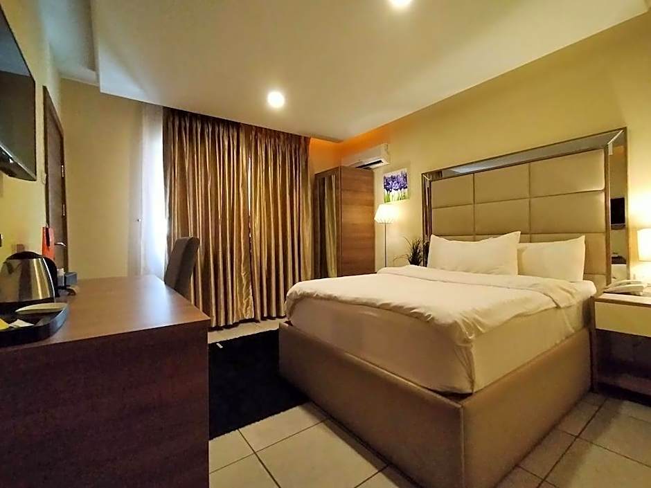Iris Hotel