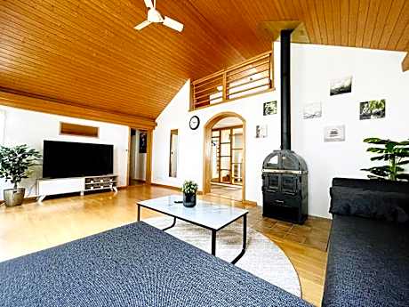 Einzigartige Schne Altbau- Wohnung Im Zentrum