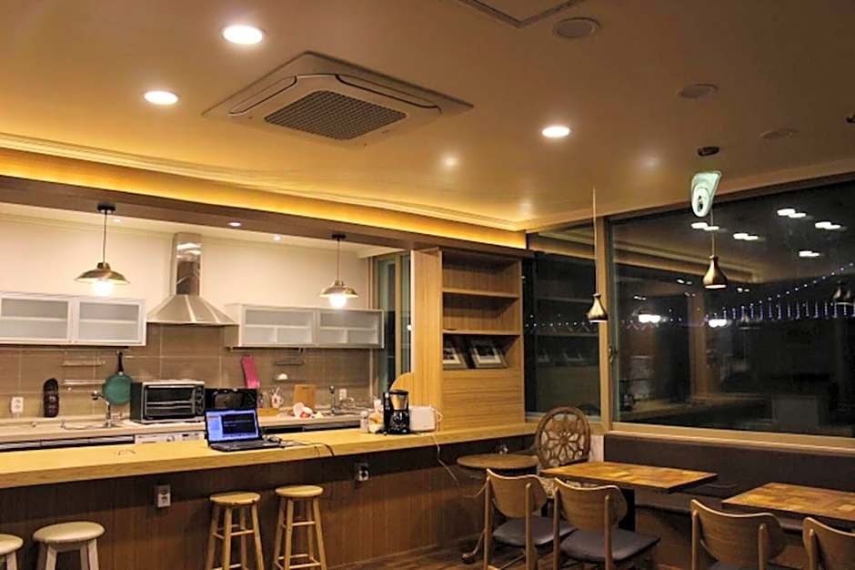 Bexco Hostel B&B