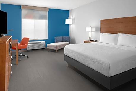 King Suite with Bath Tub - Disability Access
