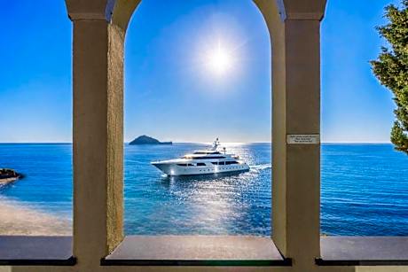 One-Bedroom Apartment with Balcony