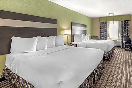 Suite-2 Queen Beds, Non-Smoking, Microwave, Refrigerator, Lounge Chair, Jacuzzi, Full Breakfast