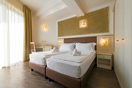 Twin Room with Lake View