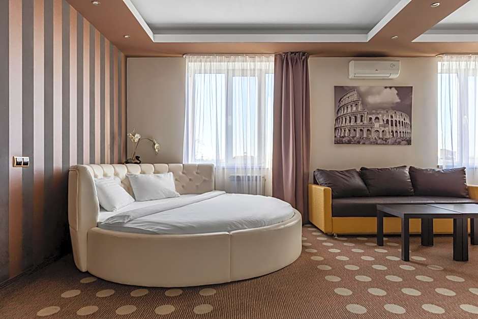 Photo 1 of 8 of Suite with Spa Bath