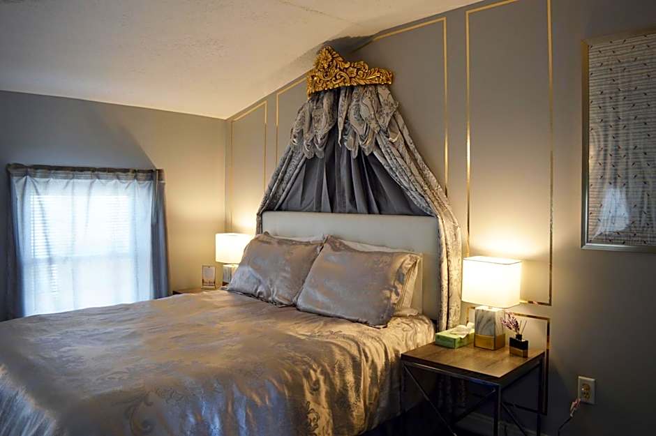 Photo 1 of 16 of 1 Queen Bed Suite, Jetted Tub