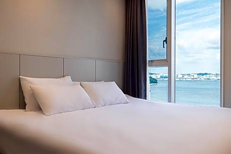 Standard King (Half Ocean View)