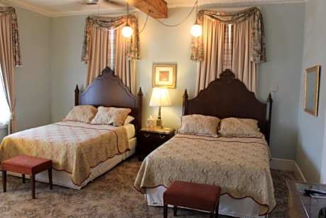 Deluxe Queen Room with Two Queen Beds