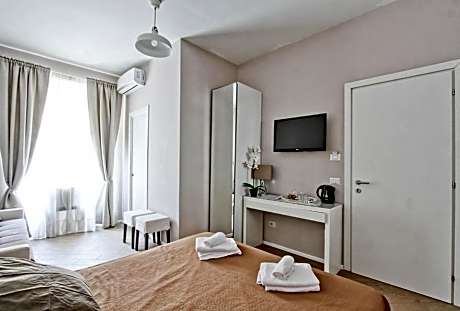 Three-Bedroom Apartment - Viale Giulio Cesare 128