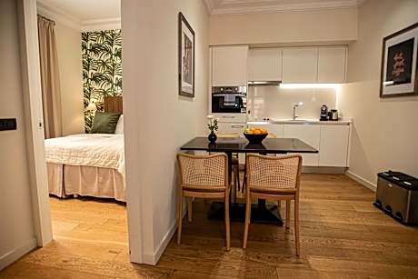 Family Suite (2 Adults + 1 Child)