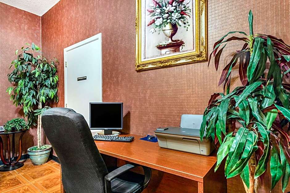 Super 8 by Wyndham San Antonio at I-10