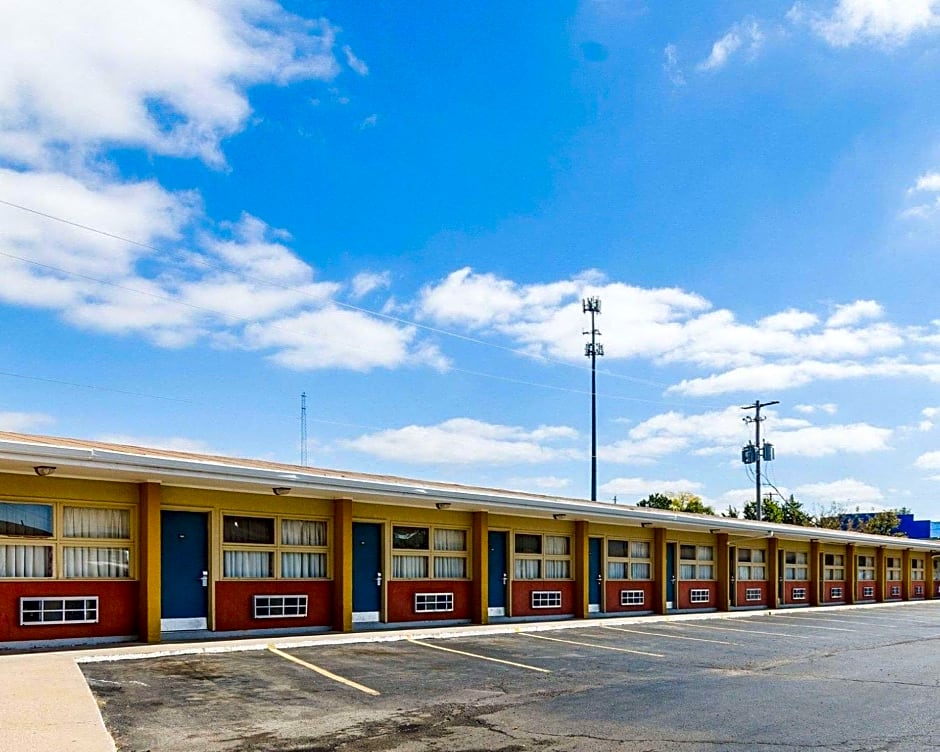 Econo Lodge Topeka Blvd.