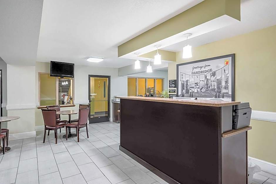 Super 8 by Wyndham Dandridge