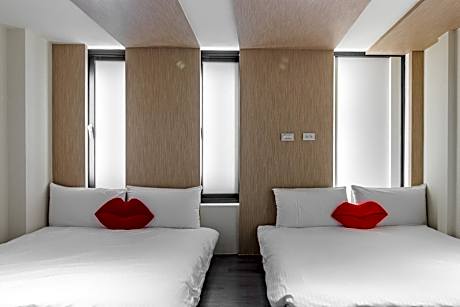 Deluxe Family Room with Bathtub