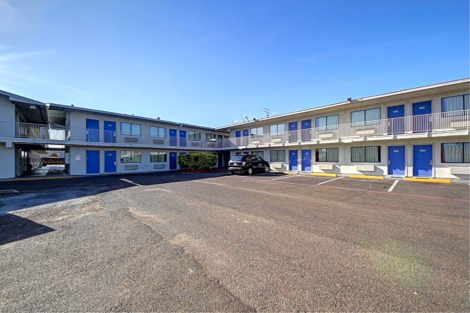 Motel 6 Laredo South