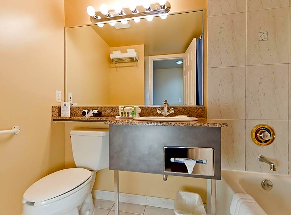 Rosedale On Robson Suite Hotel