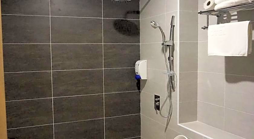 Super 8 Hotel @ Bayan Baru