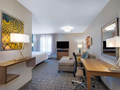 2 Queen Studio Suite Communications Accessible