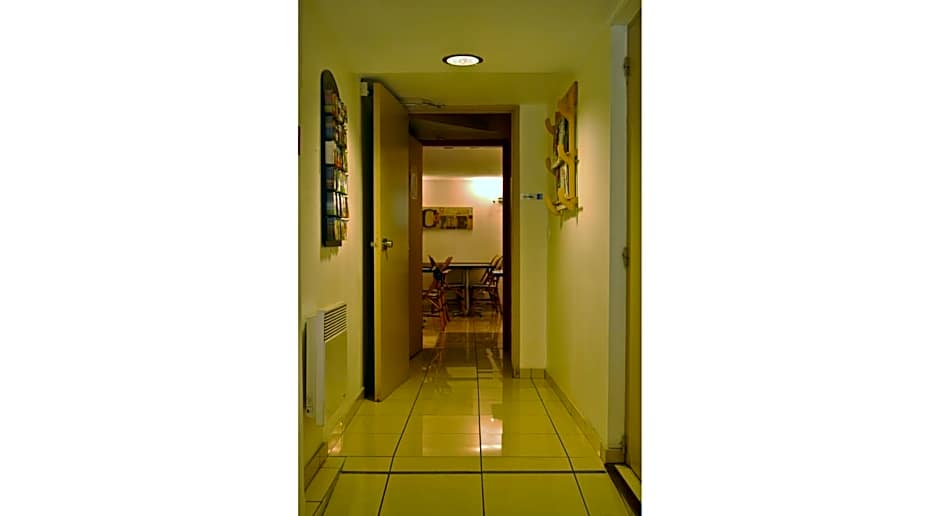 Hôtel Bosquet Pau Centre - Self Check In Budget Hotel