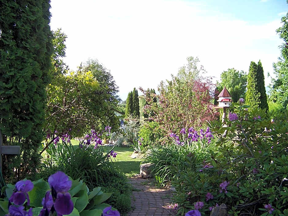 Bavarian Orchard Motel