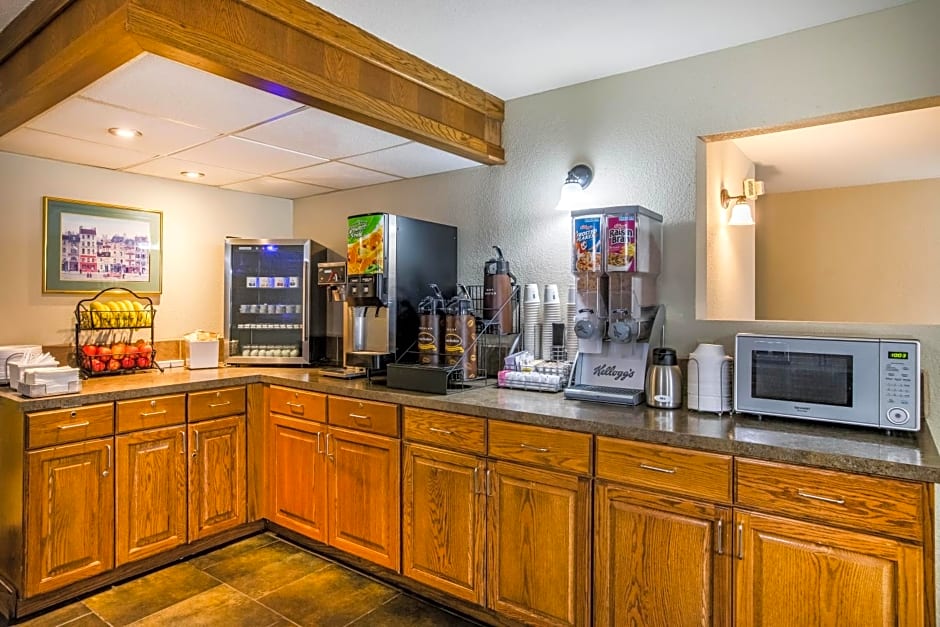 Super 8 by Wyndham Wichita East