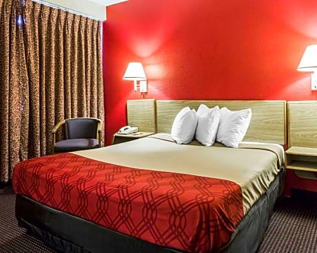 1 King Bed, Smoking