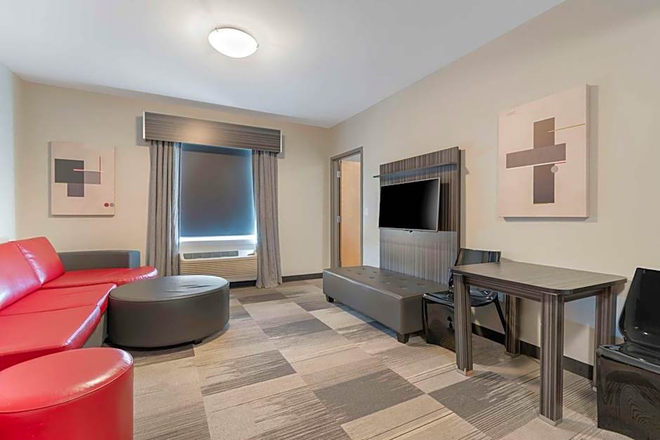 Best Western Plus Airport Inn & Suites