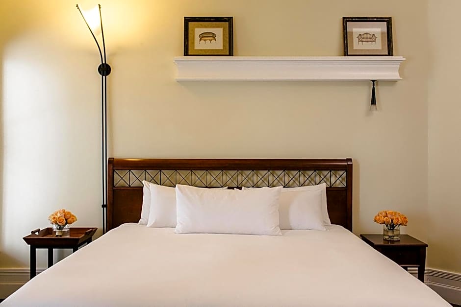 Le Place d Armes Hotel Suites