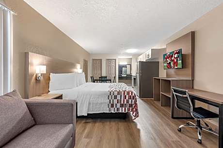 King Suite with Kitchenette Non-Smoking