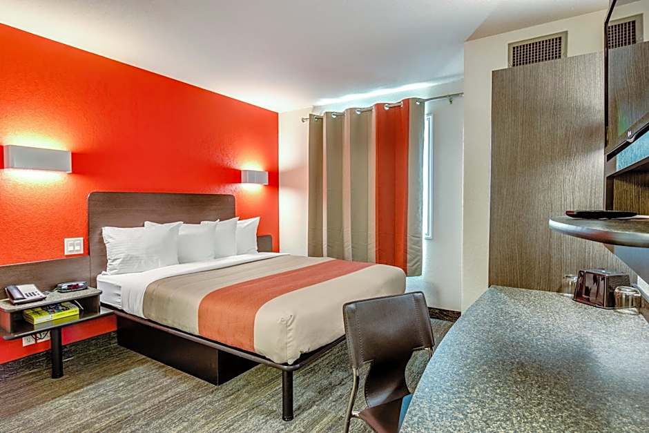 Motel 6-Saskatoon, SK