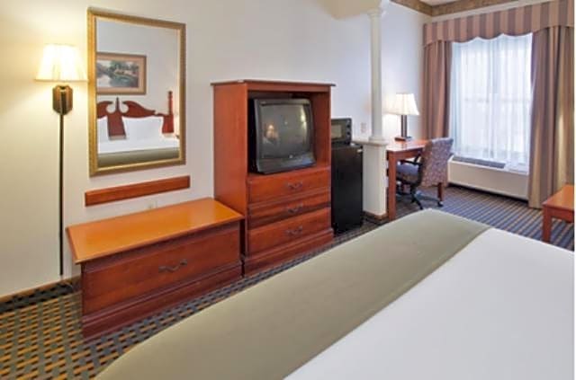 Holiday Inn Express Hotel & Suites Laurinburg by IHG