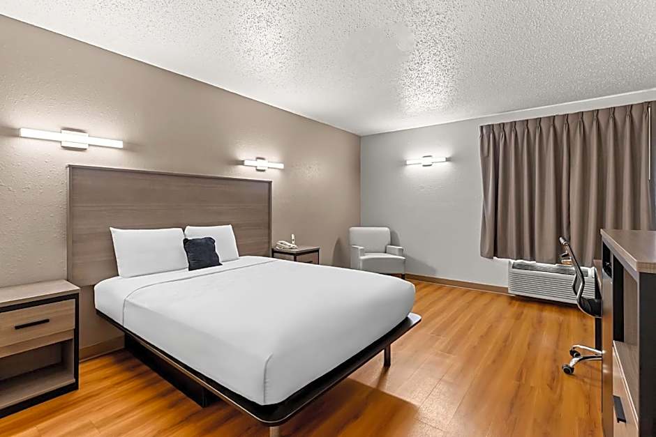 Magnuson Hotel Camelot