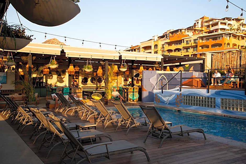 Mayan Monkey Hotel & Hostel Los Cabos