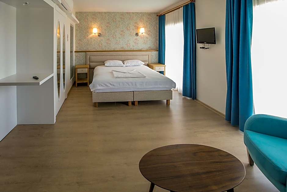 Clementin Suits Sigacık