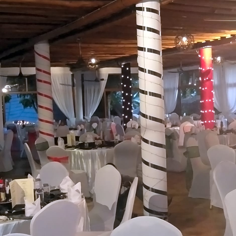 Travellers Beach Hotel & Club