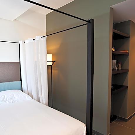 Deluxe Double Room- Port View