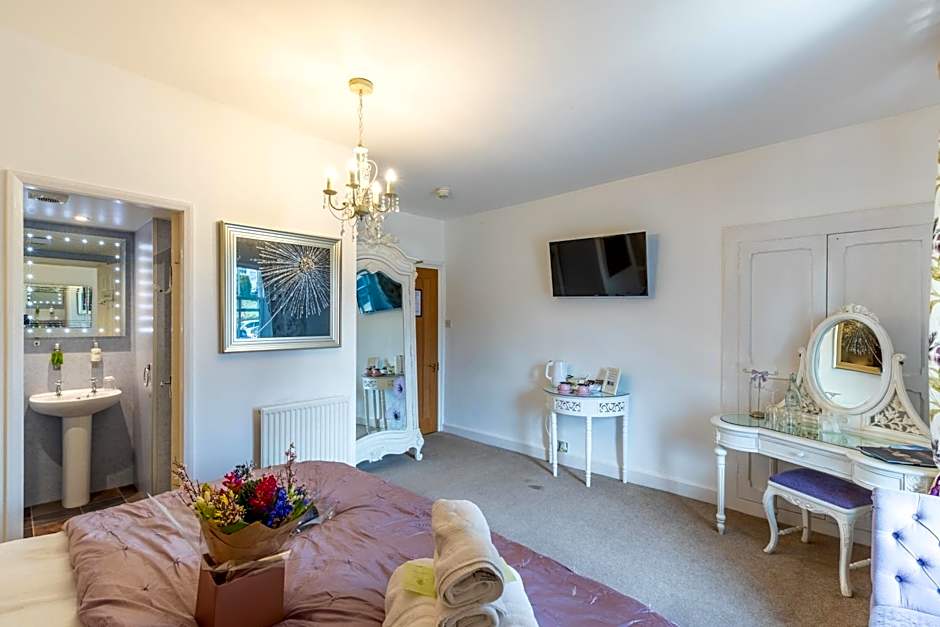 Holly Lodge Guest House with FREE off site health club