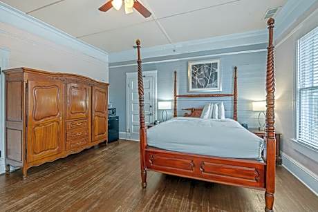 Queen Room - Accessible/Nonsmoking