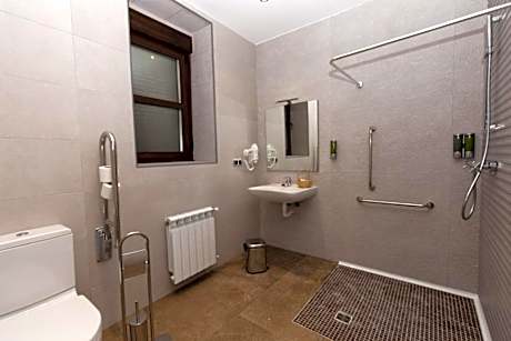 Queen Room - Disability Access