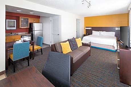 Studio King Room with Sofa Bed - Mobility/Hearing Accessible with Roll-In Shower