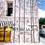 Newman hotel