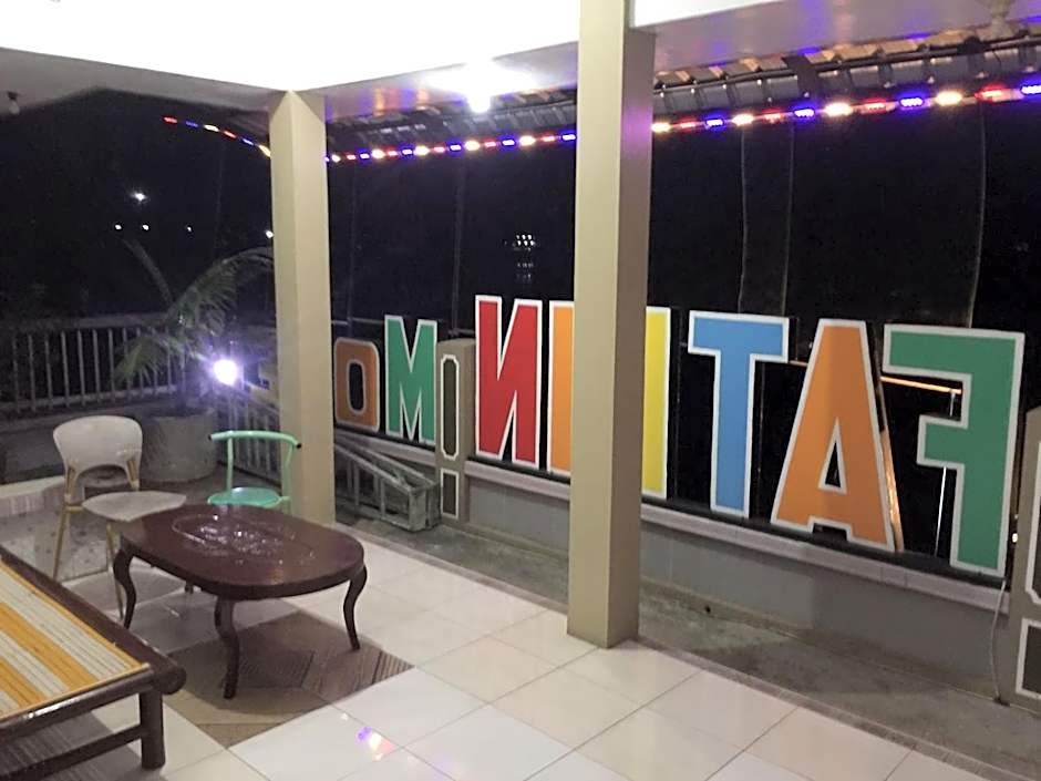 OYO Life 93055 Fathin Hotel