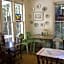 Hibiscus Coffee & Guesthouse