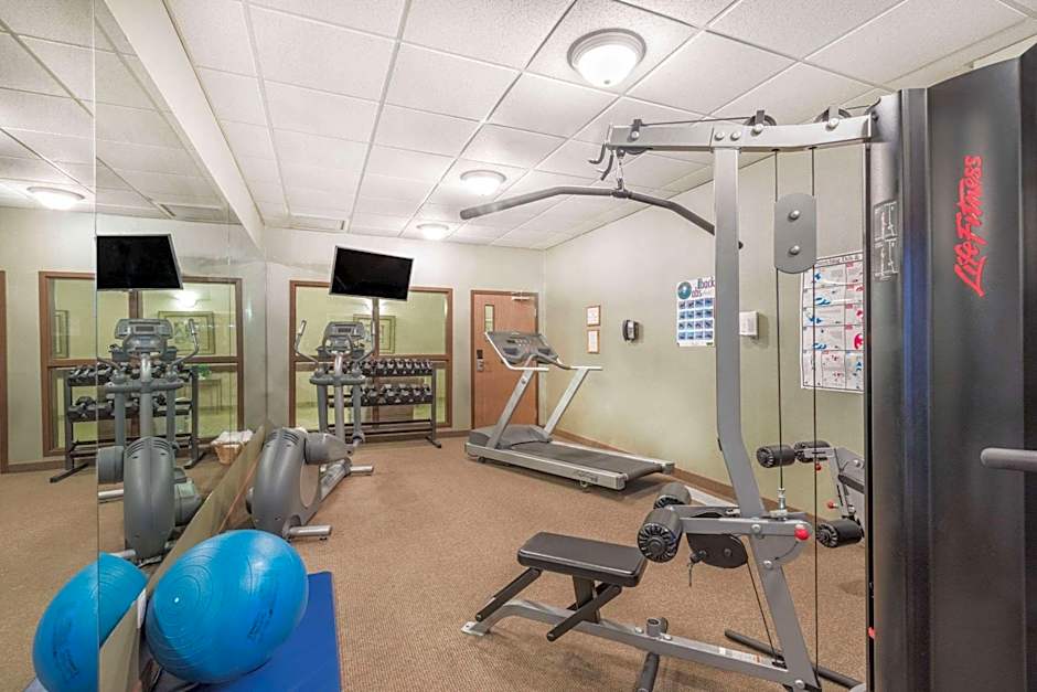 Ramada by Wyndham Clairmont/Grande Prairie