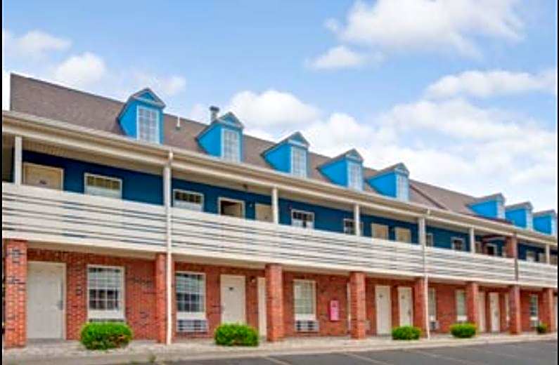 Travelodge by Wyndham Canton-Livonia Area, MI