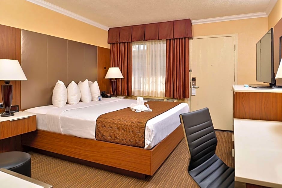 Best Western Hollywood Plaza Inn-Hollywood Walk of Fame Hotel-LA