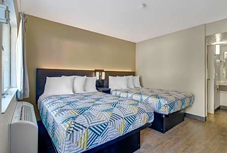 Deluxe Quadruple Room - Non-Smoking