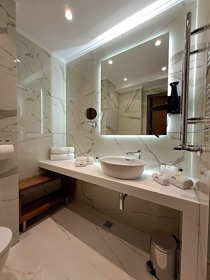 H41 Luxury Suites