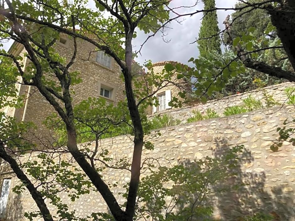 Les Horizons - SPA-JACUZZI - MASSAGE- SAUNA - 4 SAISONS - Piscine chauffée Toute l'année - 800m centre ville Nyons