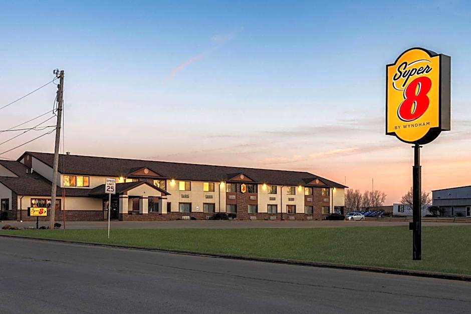 Super 8 by Wyndham Oelwein